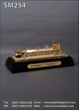Miniatur FSRU Jawa Satu