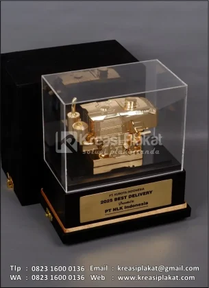Box Miniatur Mesin Diesel PT Kubota Indonesia