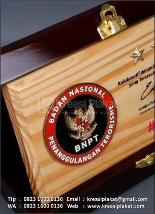 Detail Plakat Kayu Box BNPT