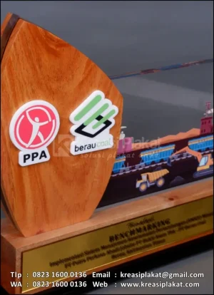 Plakat Kayu Akrilik PT...