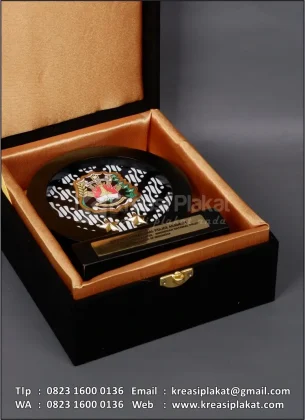 Box Plakat Kayu Indonesian National Police Academy