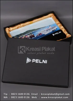 Box Plakat Kayu Akrilik PT Pelni