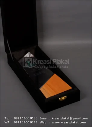 Box Plakat Kayu Akrilik Golf Tournament