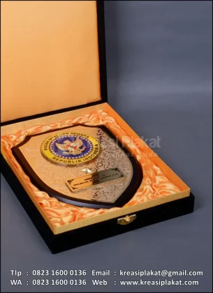 Box Plakat Kayu Perisai BIN