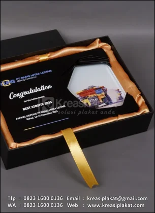 Box Plakat Kayu Akrilik PT Riung Mitra Lestari