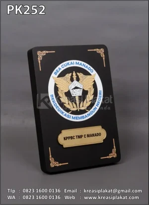 Plakat Kayu Bea Cukai ...