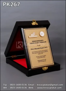 Plakat Kayu Box Pengha...