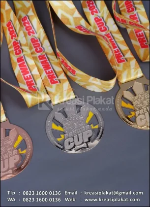 detail medali logam prewar cup