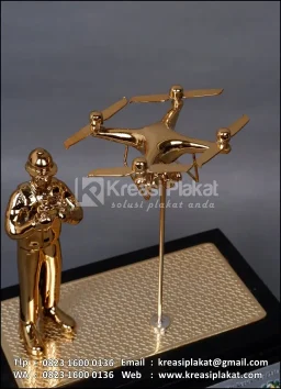Miniatur Logam Operator Drone
