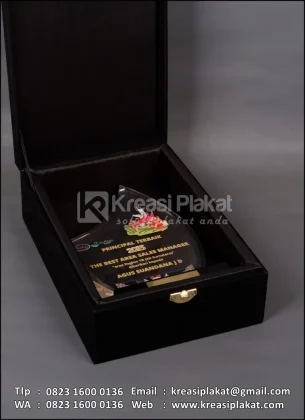 Box Plakat Akrilik Penghargaan The Best Area Sales Manager