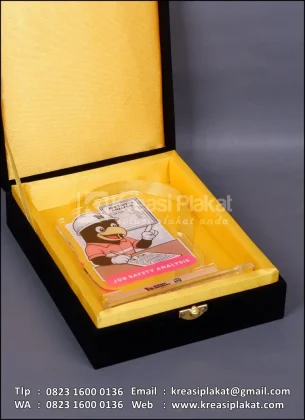 Box Plakat Akrilik Juara Job Safety Analysis