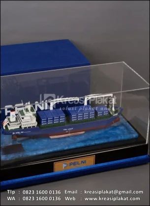 Box Miniatur Kapal Kargo Pelni