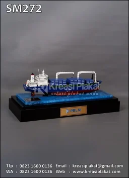 Miniatur Kapal Kargo Pelni