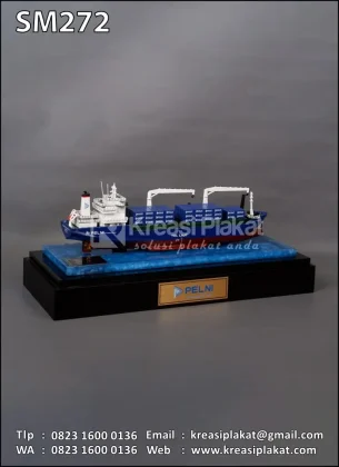 Miniatur Kapal Kargo Pelni