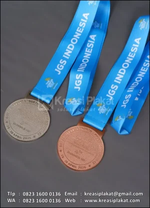 Medali Logam The J...