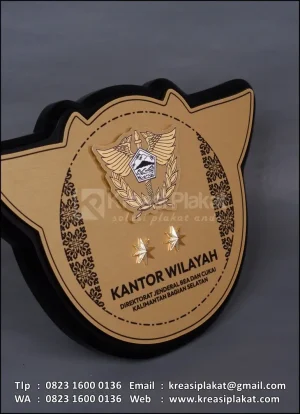 Plakat Kayu Logam Kantor Wilayah DJBC Kalimantan Bagian Selatan