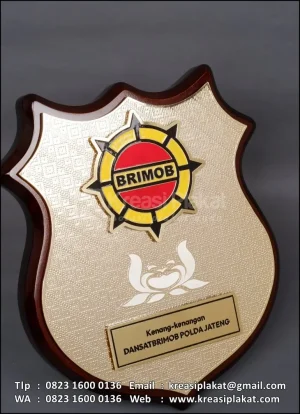 Plakat Kayu Perisai Kenang-kenangan DANSATBRIMOB POLDA JATENG