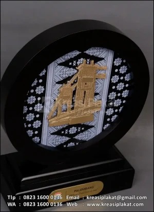 Plakat Kayu Bulat Ikon Ampera Palembang