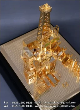 Miniatur Rig Pengeboran Migas