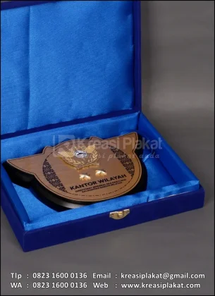 Box Plakat Kayu Logam Kantor Wilayah DJBC Kalimantan Bagian Selatan