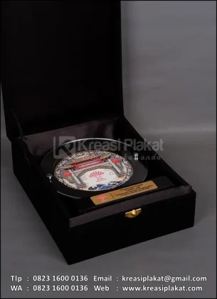 Box Plakat Kayu Bulat Ornamen Tionghoa INTI Jakarta