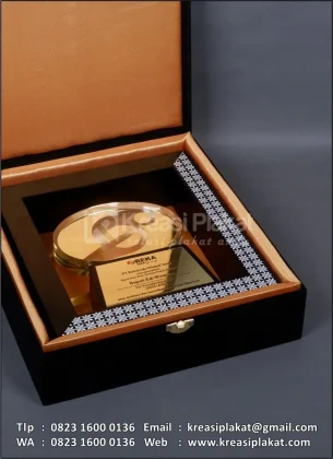 Box Plakat Logam Frame Kayu PT Rekaindo Global Jasa