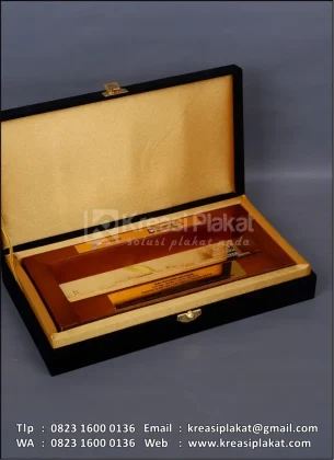 Box Plakat Logam Frame Kayu VLOC Pertamina Gas Dahlia