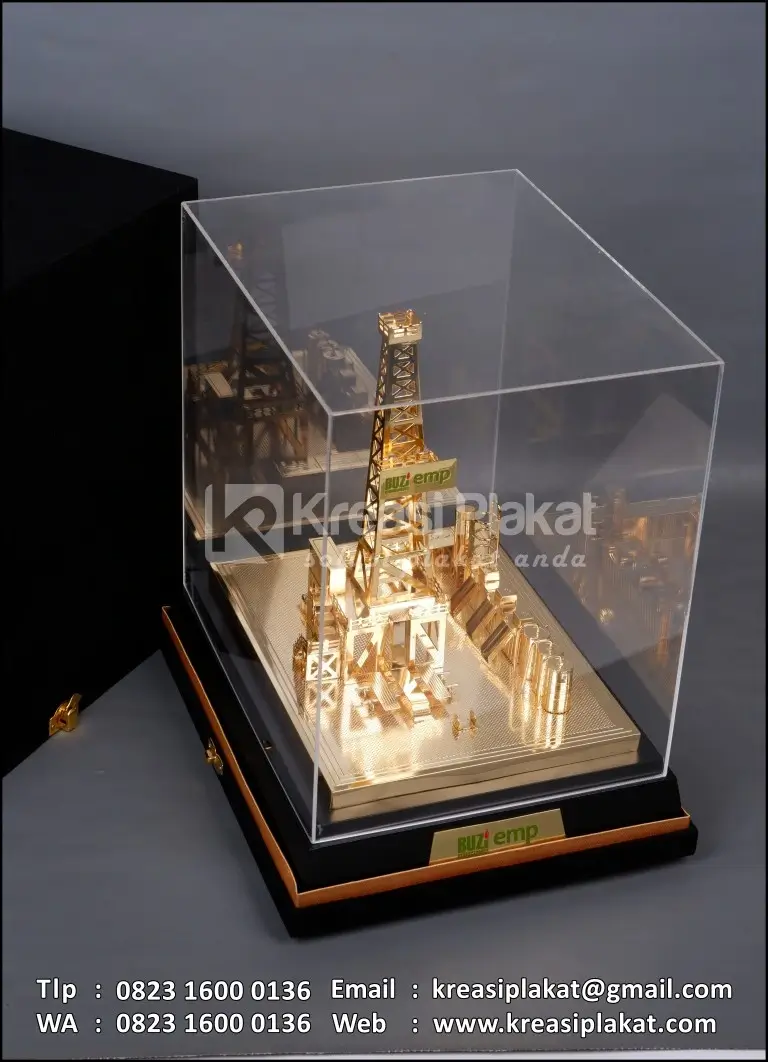 Box Miniatur Rig Pengeboran Migas