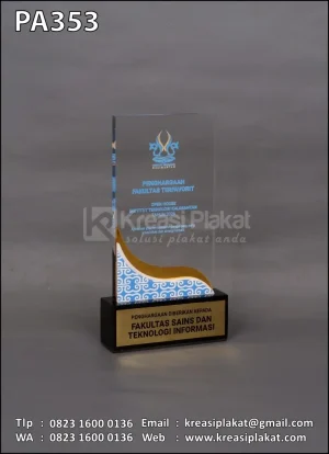 Plakat Akrilik Penghargaan Kampus Institut Teknologi Kalimantan
