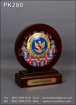 Plakat Kayu Bulat Kabinda Papua Barat Daya