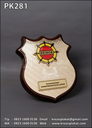 Plakat Kayu Perisai Kenang-kenangan DANSATBRIMOB POLDA JATENG