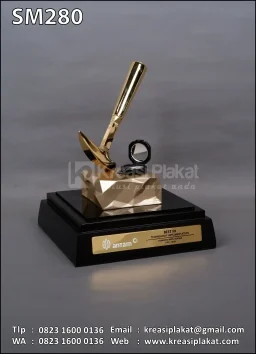 Miniatur Palu & Kompas Geologi