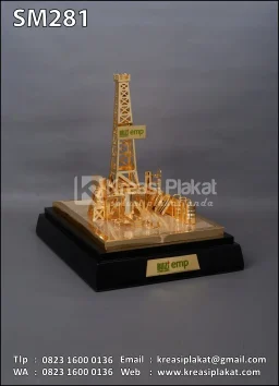 Miniatur Rig Pengeboran Migas