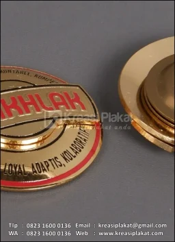 Pin Logam BerAKHLAK Ma...