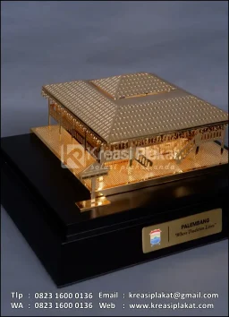 Miniatur Rumah Adat Limas Palembang