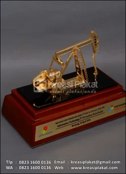Miniatur Logam Pom...