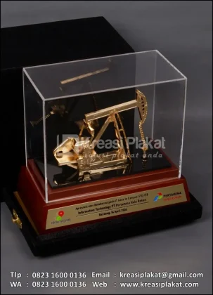Box Miniatur Logam Pompa Angguk Migas