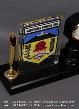 Plakat Akrilik Jam Pen Holder Pemerintah Kabupaten Puncak Jaya