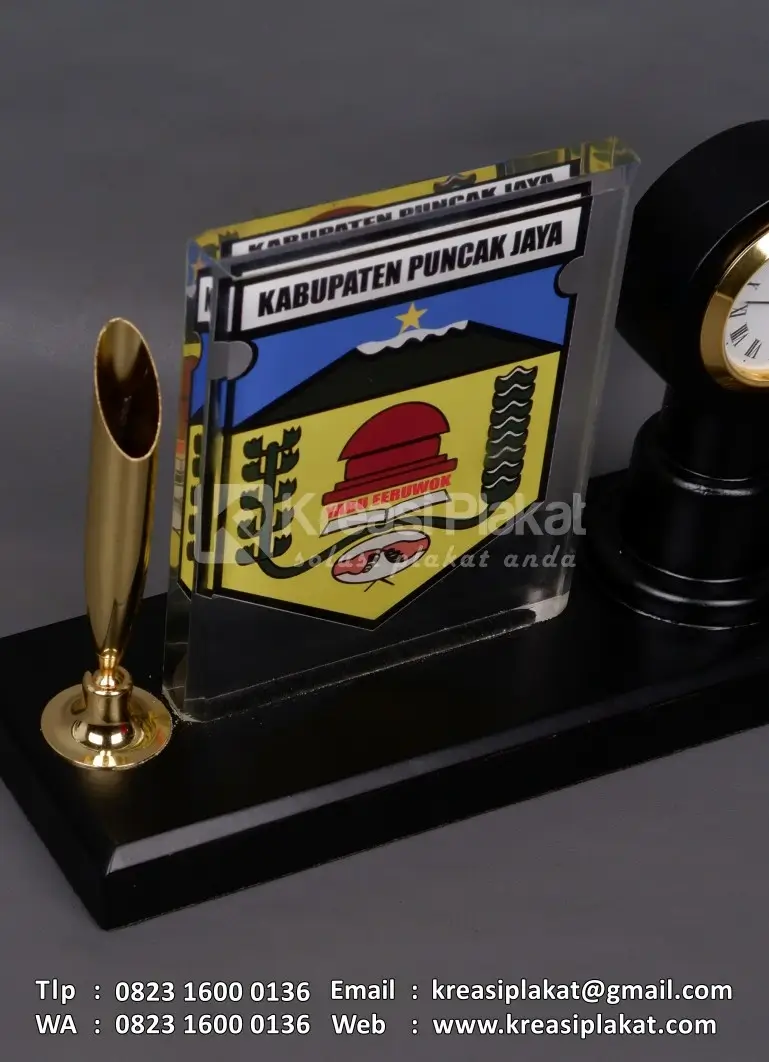 Detail Plakat Akrilik Jam Pen Holder Pemerintah Kabupaten Puncak Jaya