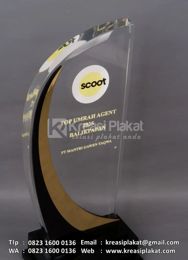Detail Plakat Akrilik Penghargaan Top Umrah Agent Scoot