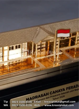 Miniatur Bangunan Madrasah Cahaya Peradaban