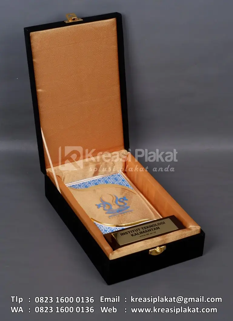 Box Plakat Akrilik Kampus Institut Teknologi Kalimantan