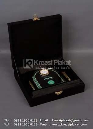 Box Plakat Akrilik Jam Pen Holder Pesantren Al-Ikhlash