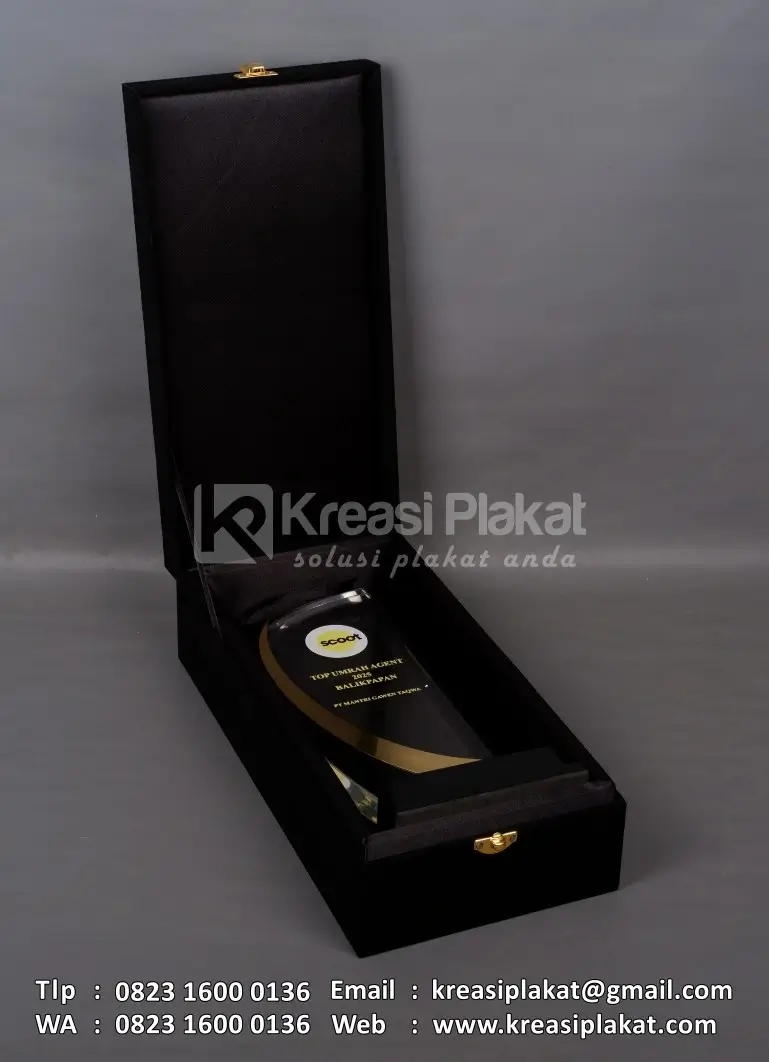 Box Plakat Akrilik Penghargaan Top Umrah Agent Scoot