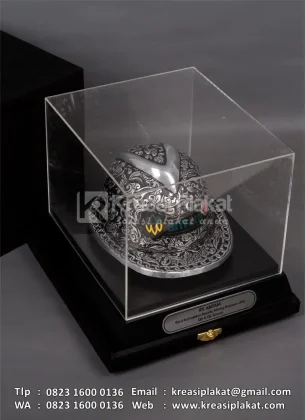 Box Souvenir Helm Ukir PT Antam