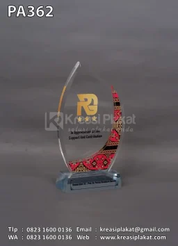 Plakat Akrilik Apresiasi Eksklusif Motif Tradisional