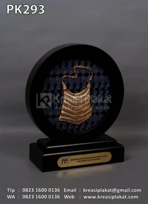 Plakat Kayu Etnik Premium