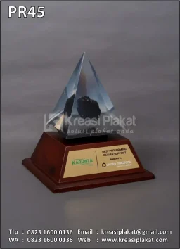 Plakat Resin Penghargaan Piramida Eksklusif