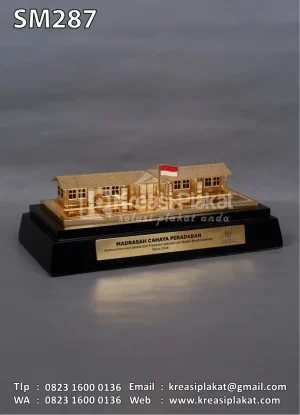 Miniatur Bangunan Madrasah Cahaya Peradaban