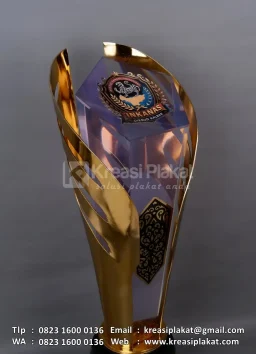 Piala Bergilir Kejuara...